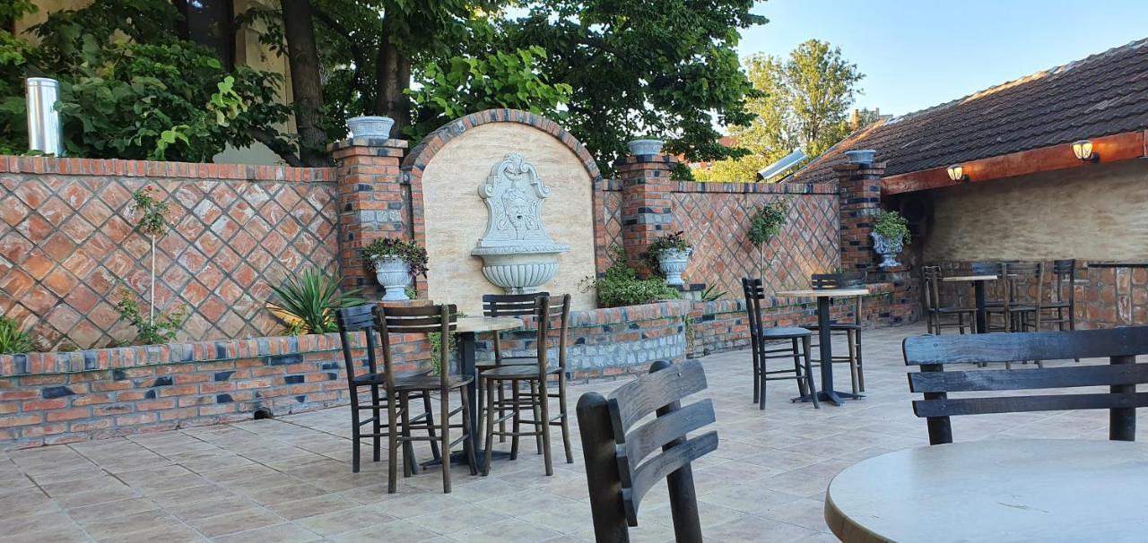 Castello Inn Smederevska Palanka Eksteriør billede